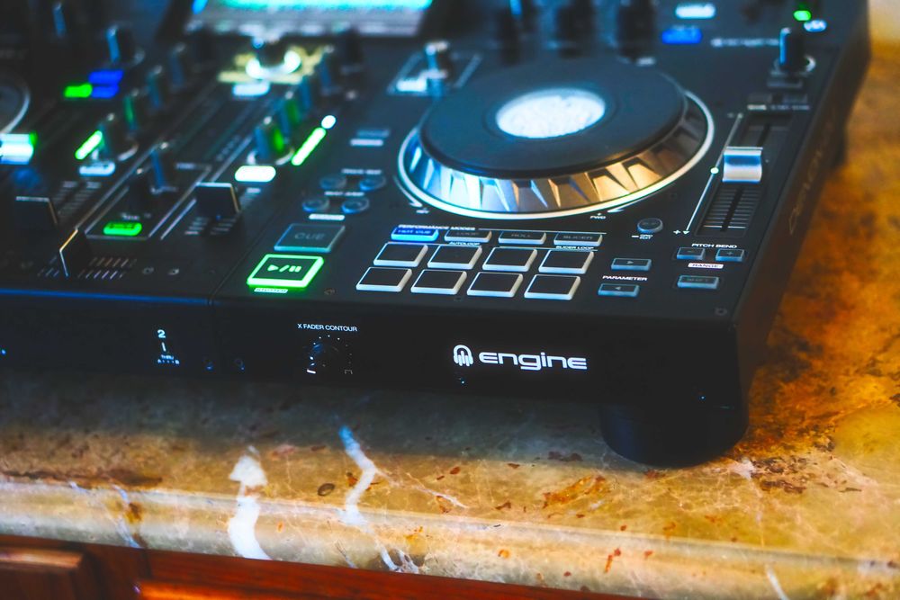 Denon Prime 2 + Magma Case, 100% funcional com pequenas marcas de uso.