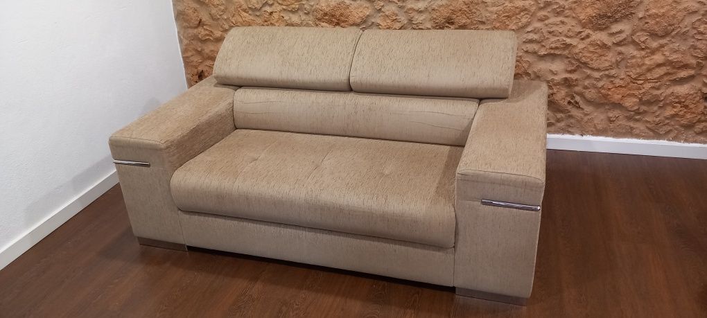 Sofa de 2/3 lugares em muito bom estado
