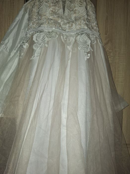 Suknia ślubna  44-46