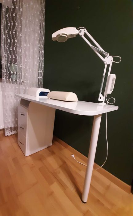 składany stolik do manicure z lampą uv i lampą kosmetyczną LED