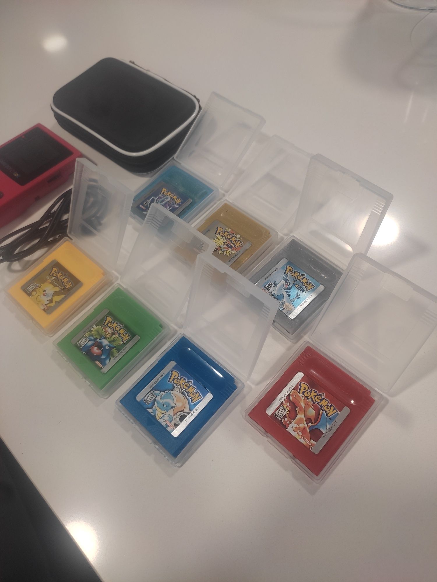 Conjunto Gameboy Color vermelho com 7 jogos Pokémon cabo link e bolsa