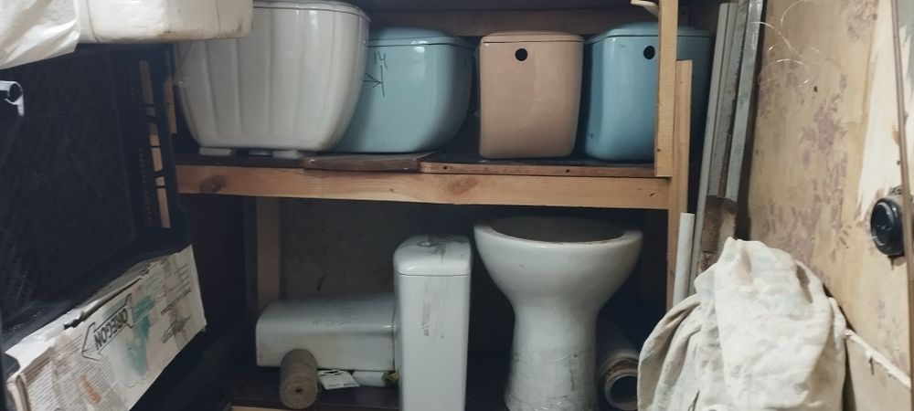 Продам бачки, крышки ,унитазы.