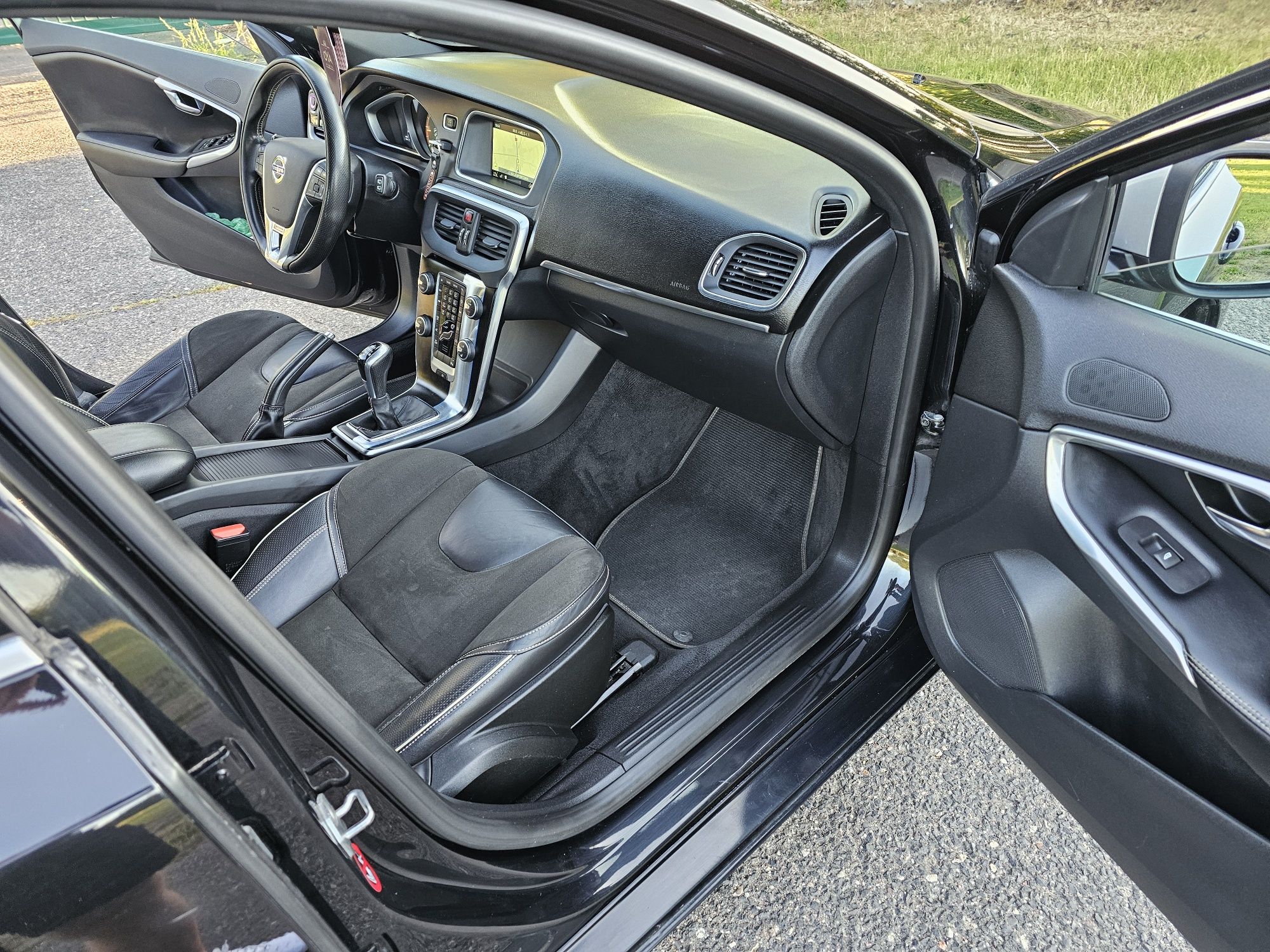 Sprzedam Volvo V40 2.0 diesel 120km wersja R-design