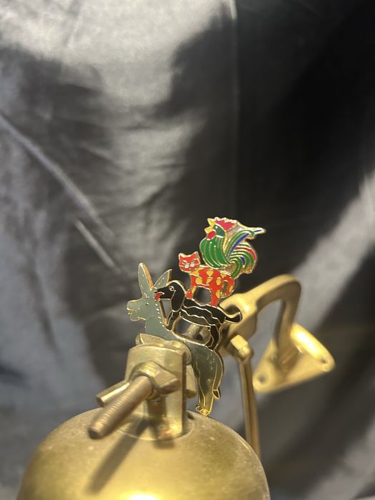 Mosiężny Dzwon Ścienny – Zdobienie ze Zwierzętami – Piękne Brzmienie