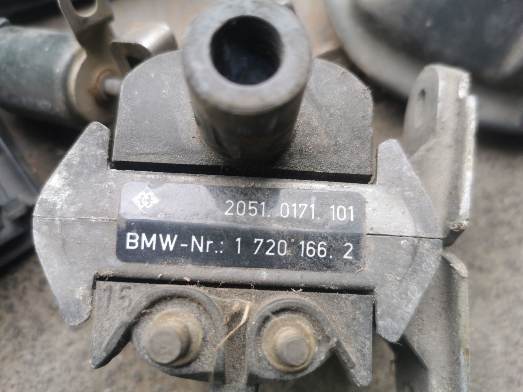 Запчастини на стару BMW