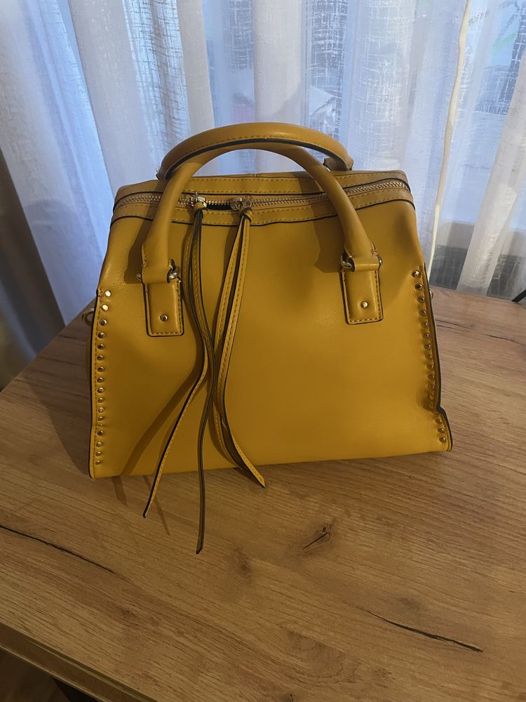 Сумка жовтого кольору з екошкіри (Zara)