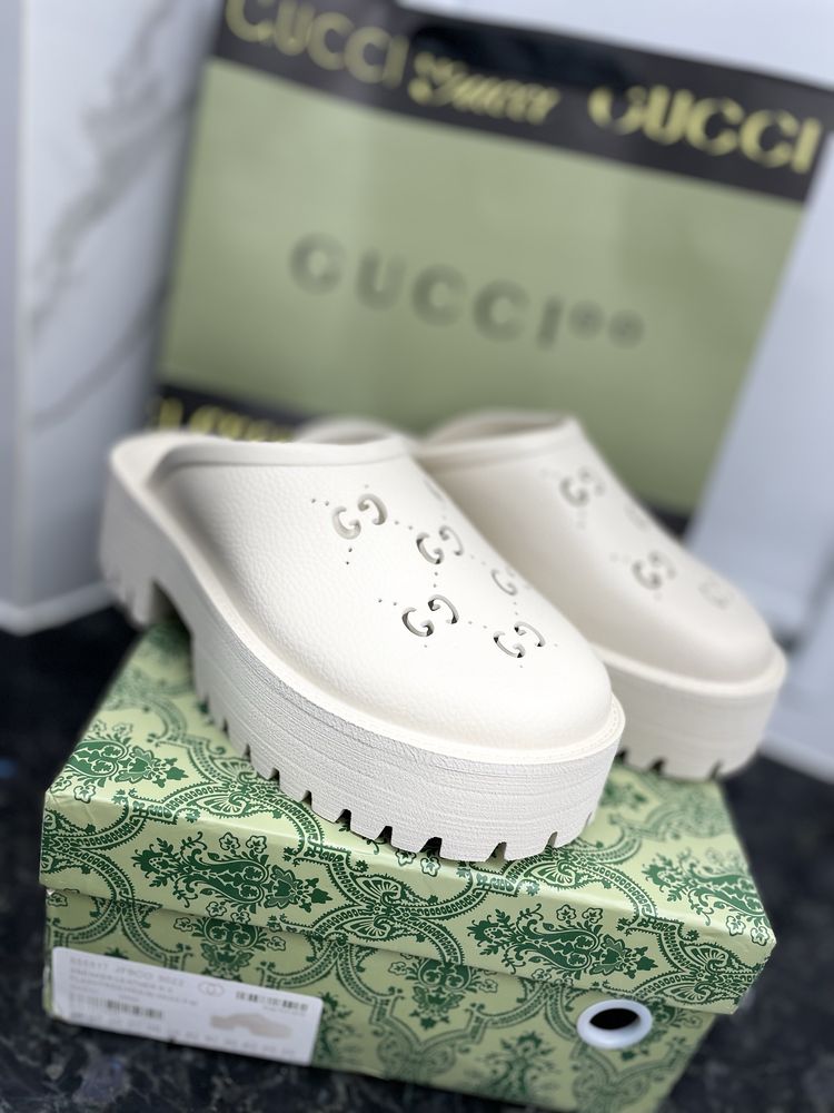 Клоги мюли сабо на танкетке бежевые Gucci
