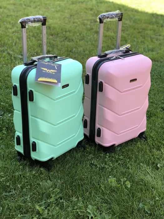 Чемодан дорожній Вализа на 4 колеса Польща