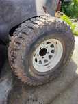 Pneus e jantes  315/75/16 equivalente a 35