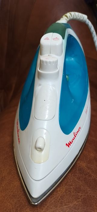 Утюг Moulinex brio 50 б/y в рабочем состояние.