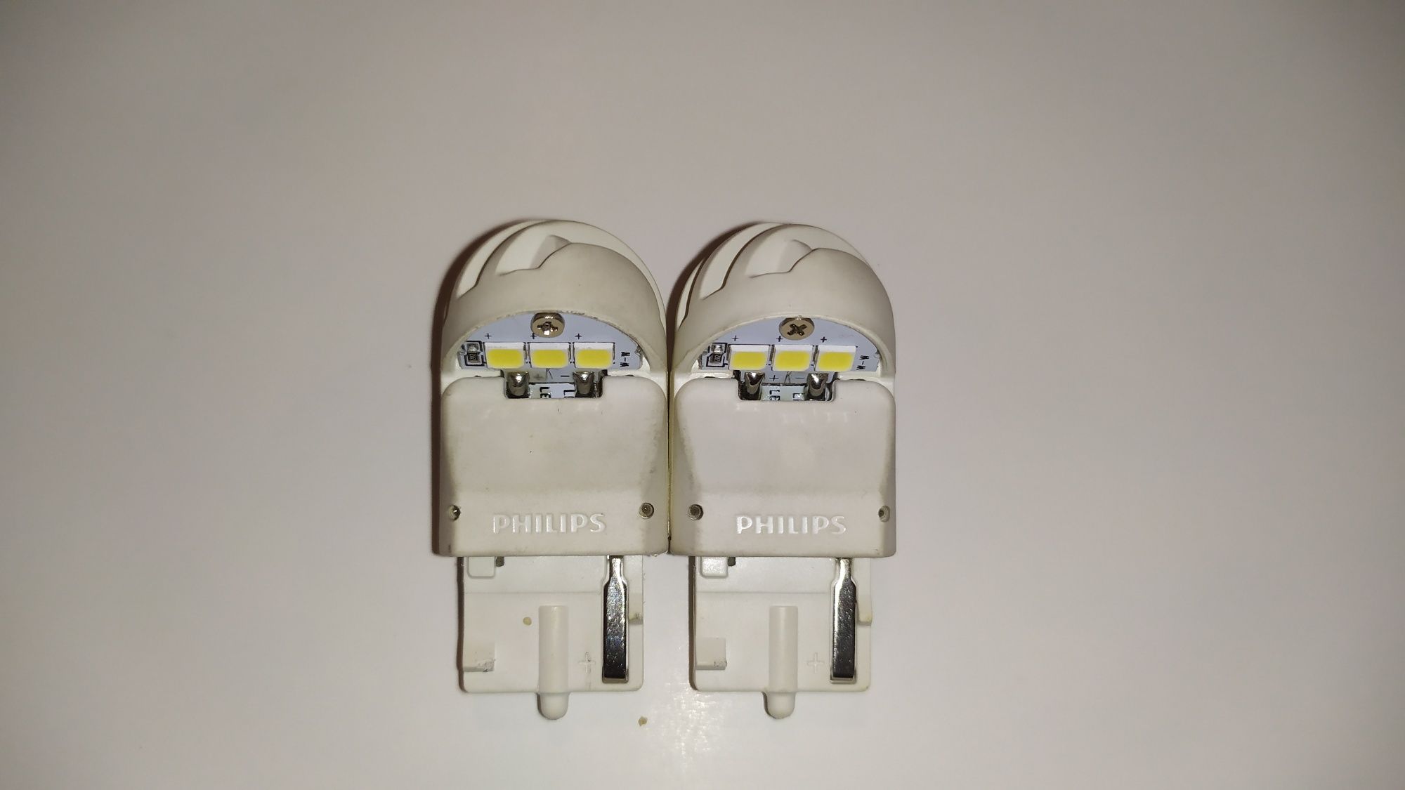 Żarówki Philips LED - white W21W