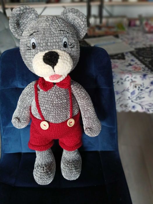 Duży miś Stasiu robiony na szydełku