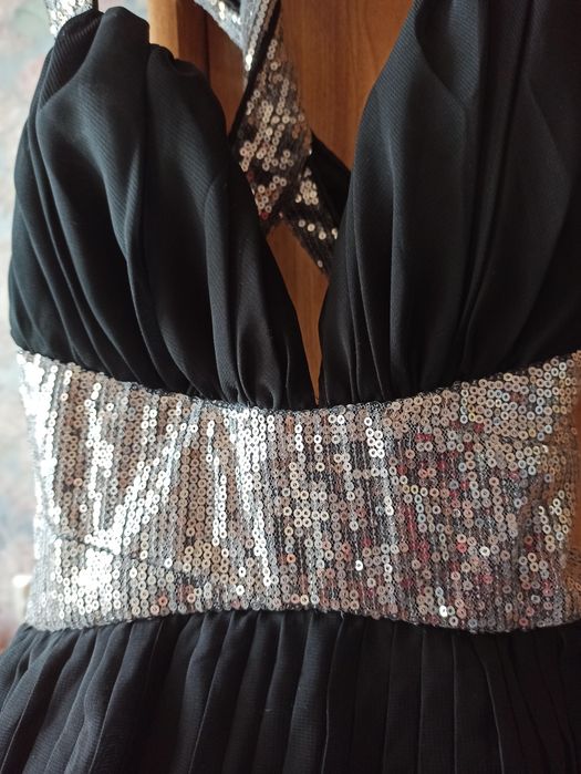 Короткое платье с пышной юбкой на праздник