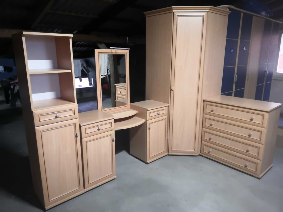 Szafa ubraniowa + toaletka z lustrem + komoda
