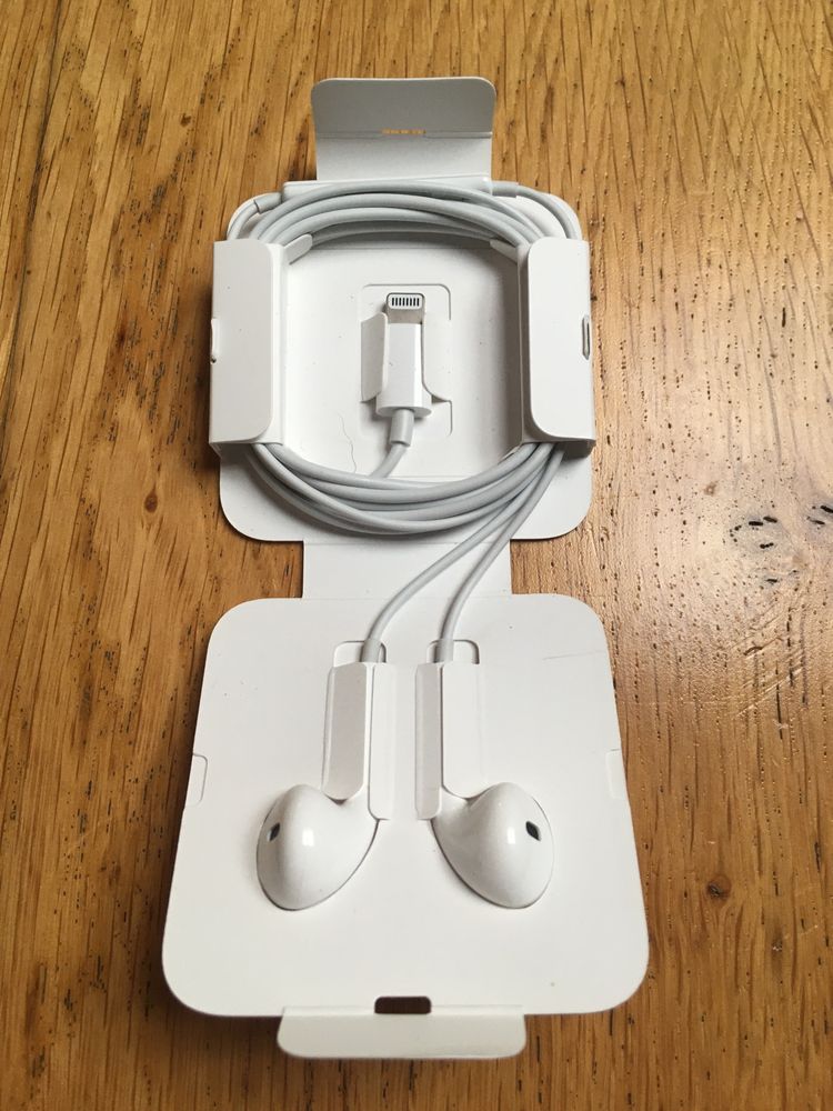 EarPods originais novos Lightning