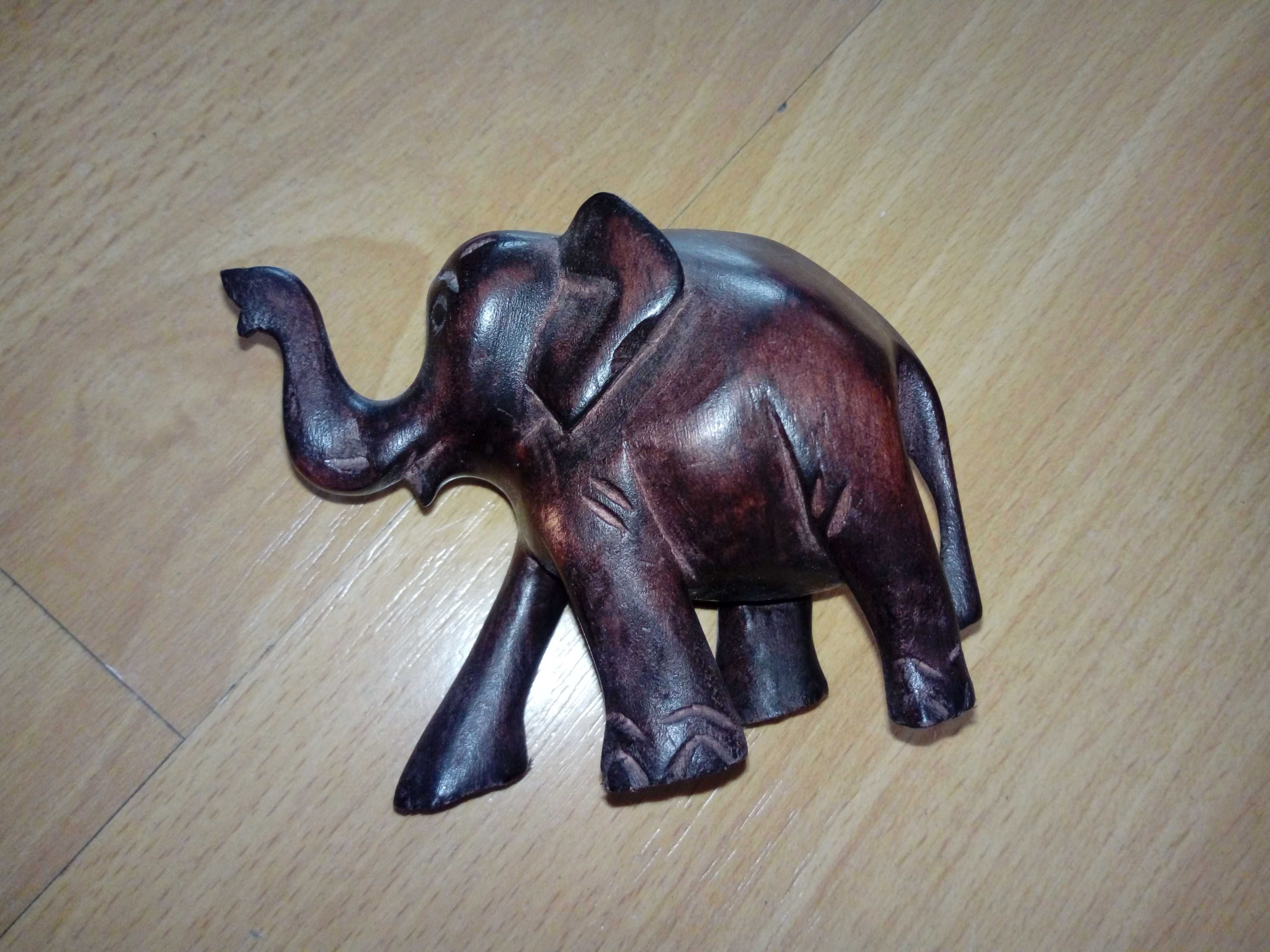 figurka, drewniana, słoń na szczęście