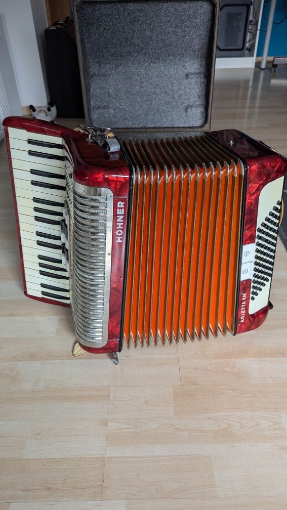 Akordeon Hohner Areietta II M 76 basów