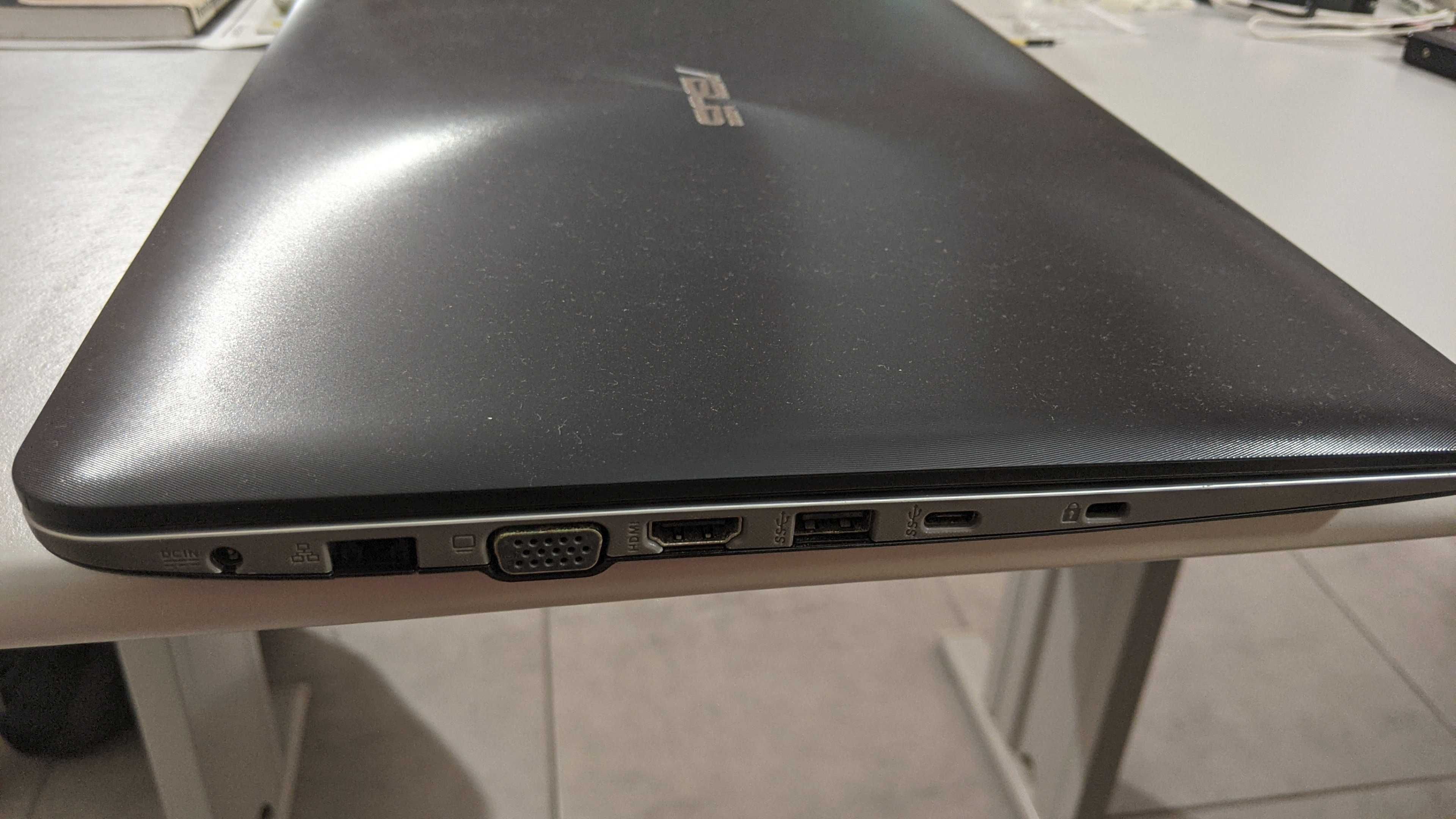 Asus x556ub core i5 8gb RAM 250GB SSD