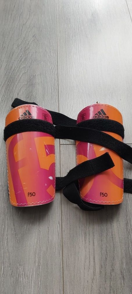 Ochraniacze piłkarskie adidas f50