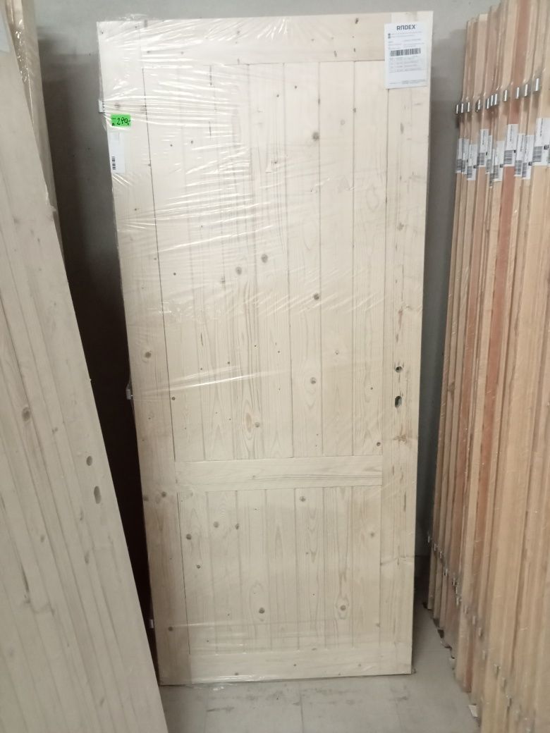 Drzwi z drewna swierkowego