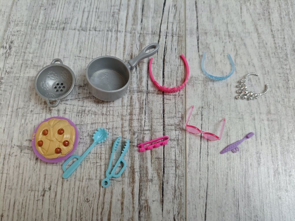 Barbie akcesoria garnek spaghetti opaska okulary wieszak