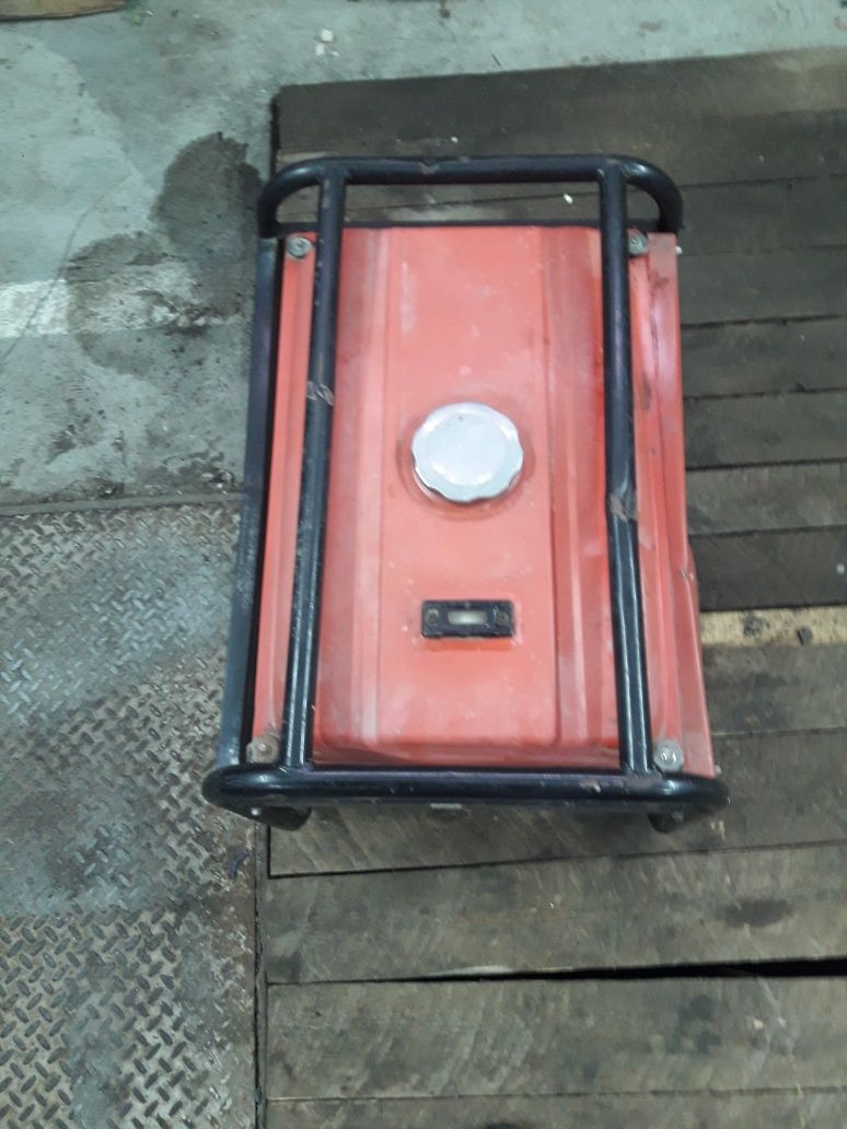Робочий генератор з європи. 2.8kw.