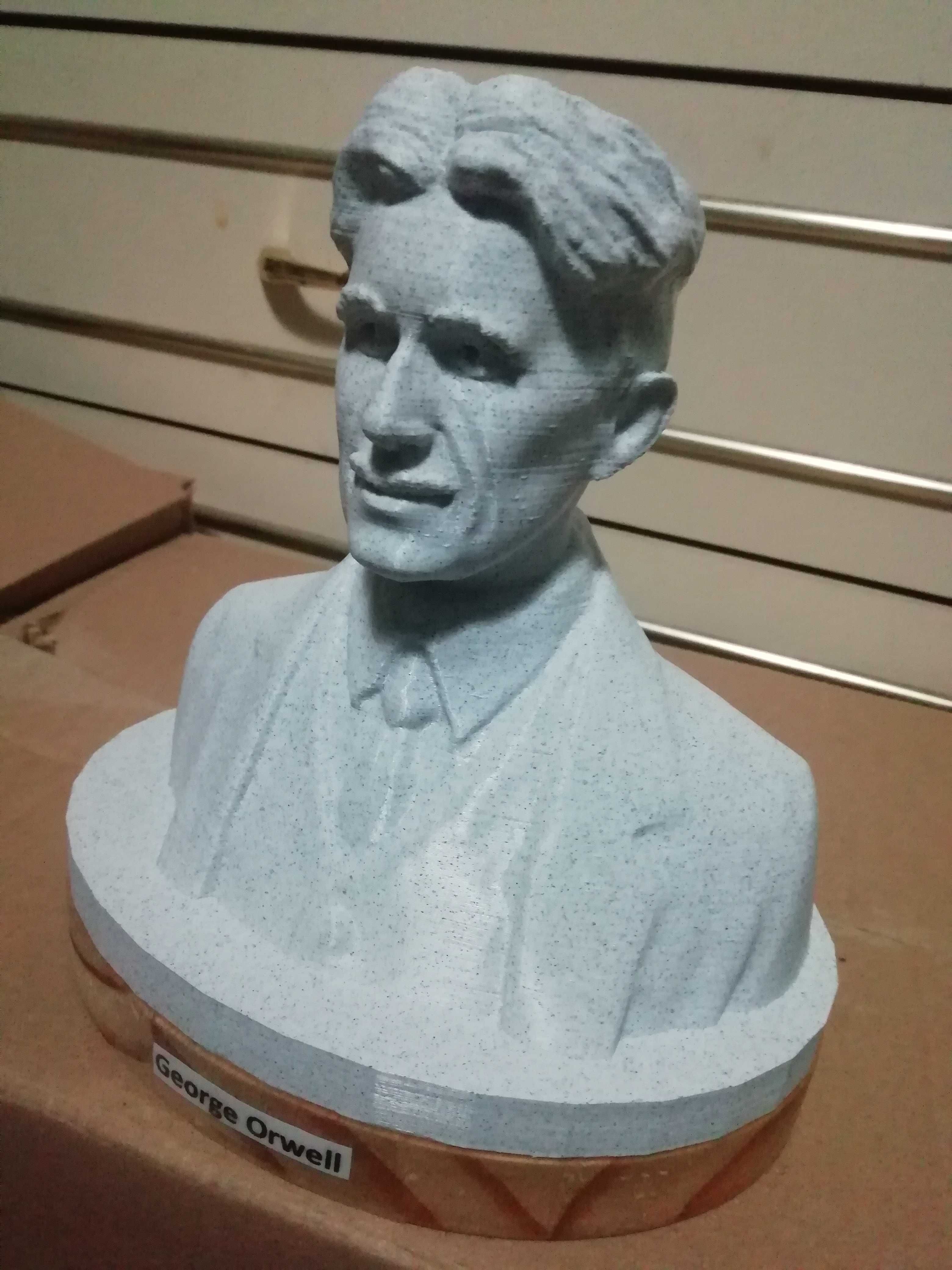 Busto George Orwell