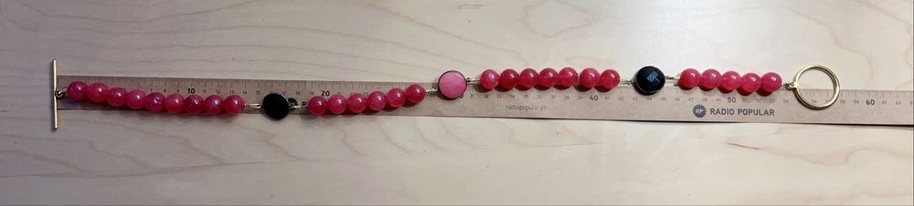 Colar em pedra natural turmalina cor de rosa e preto