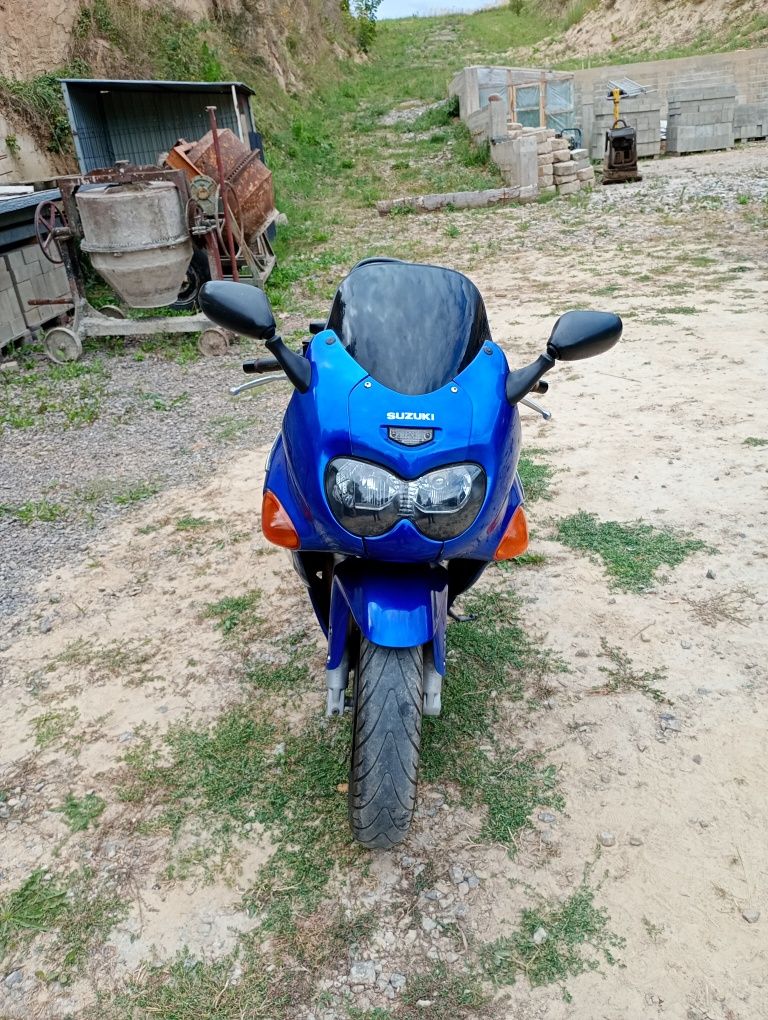 Suzuki GSX 600 F