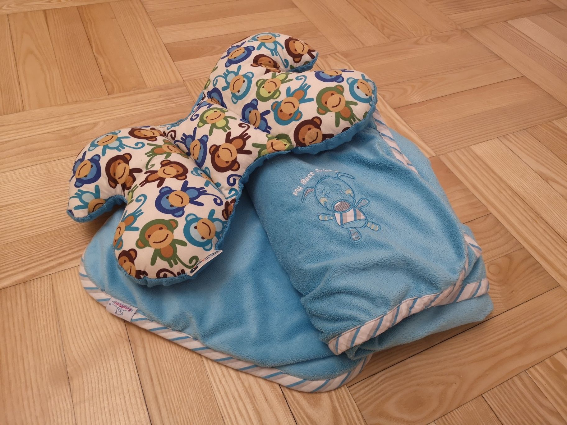 Zestaw dla niemowlaka : poduszka, kocyk i motylek