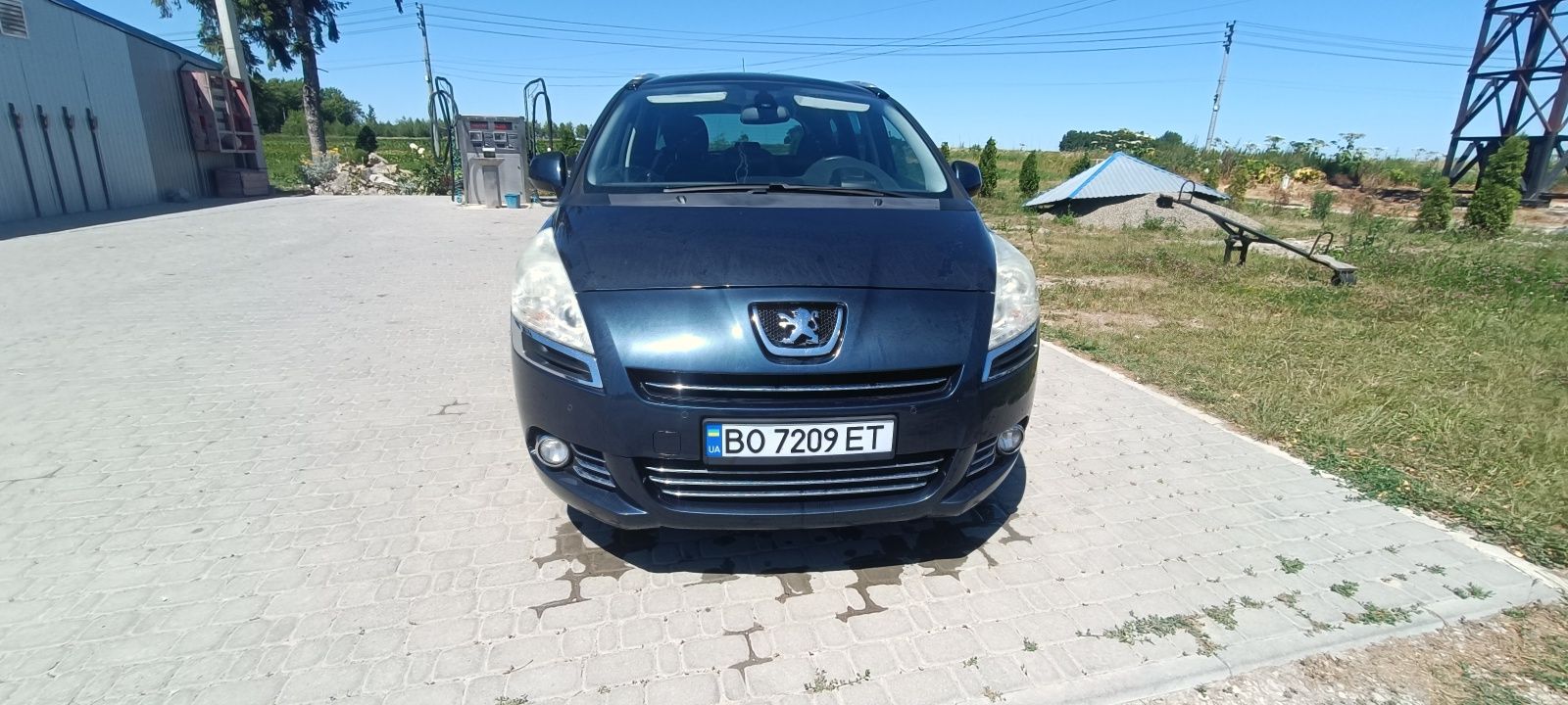Peugeot 5008 2011 рік
