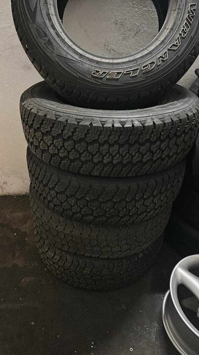 Pneus 245/75 R17 Goodyear