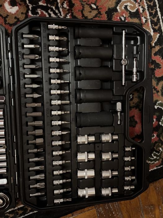 Набір інструментів на 112 одиниць Dnipro M