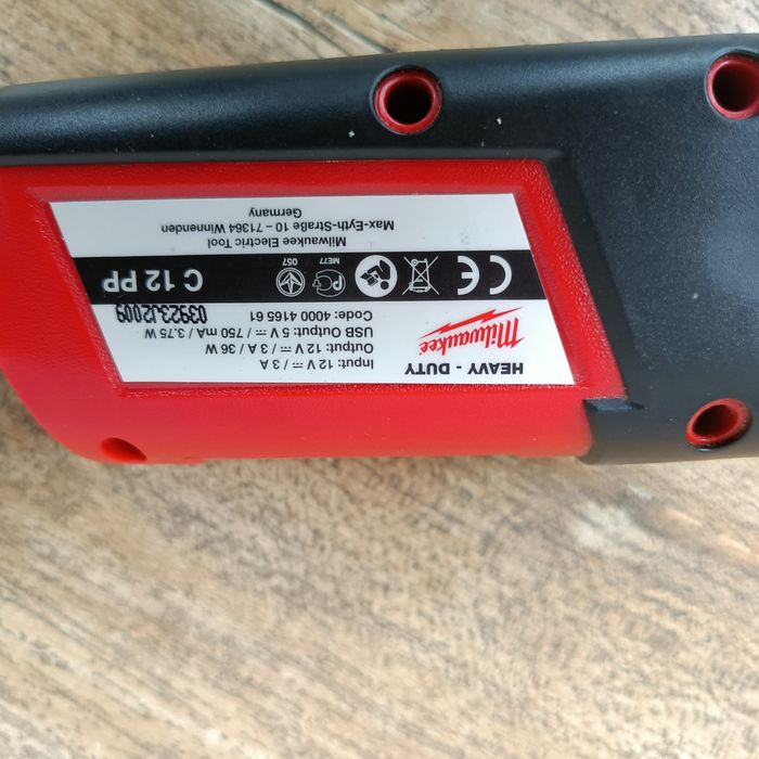 Milwaukee 12V C 12 PP Power Bank