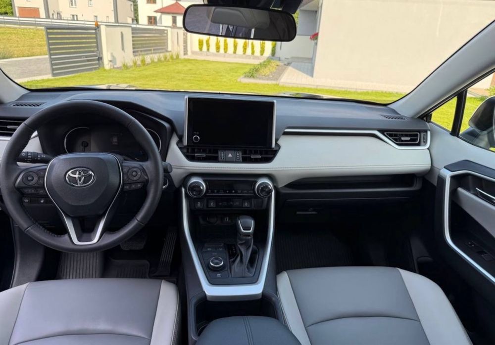 Toyota RAV-4 2024 року