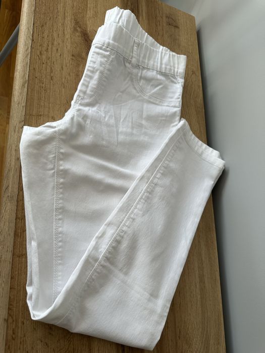 Białe spodnie z bawełny typu jeggins