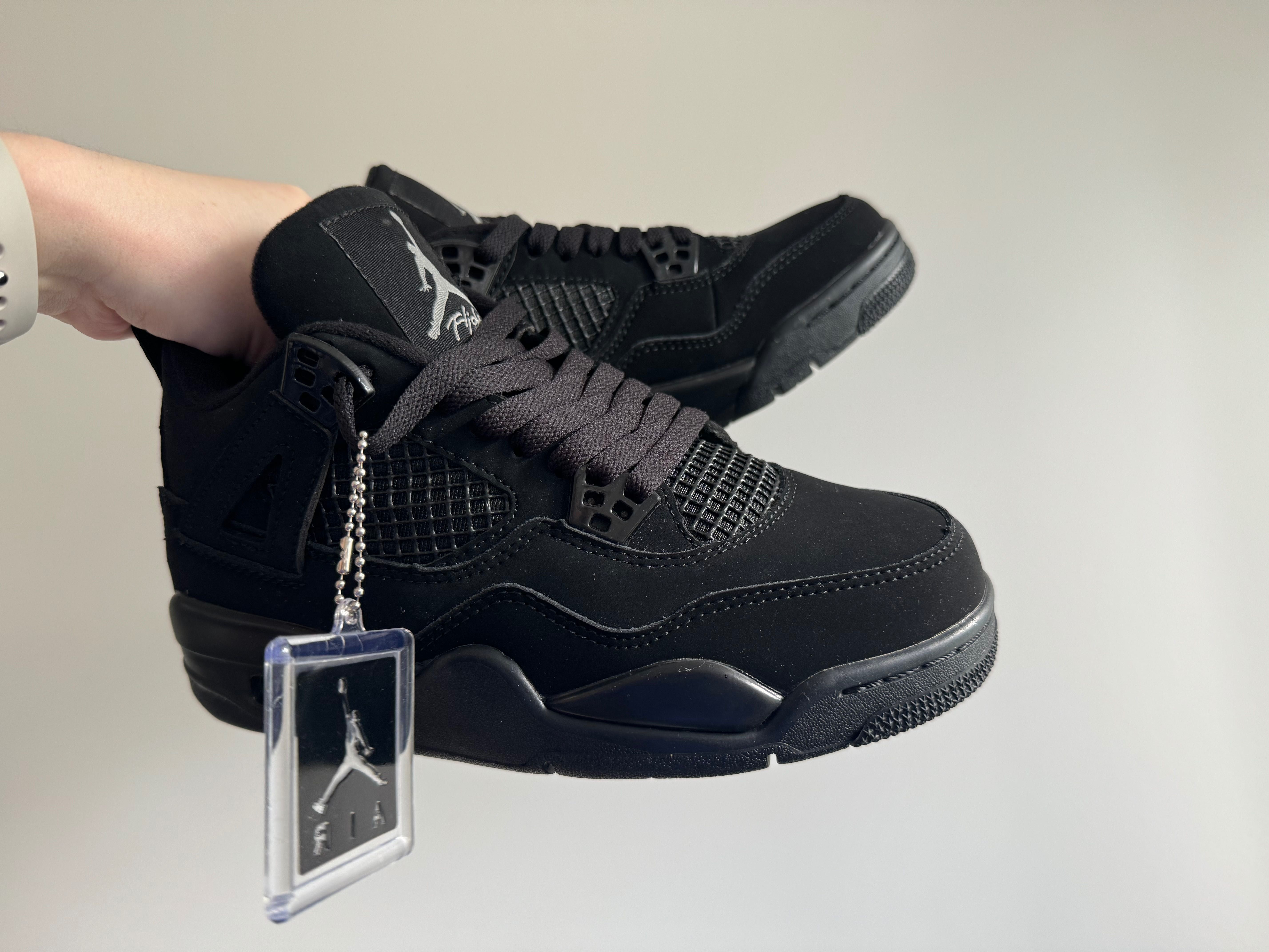 Buty Air Jordan 4 Retro "Black Cat" r. 37,5