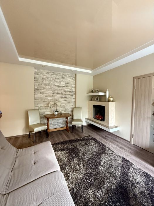 Продам трех комнатную на земле в тихом районе Днепра