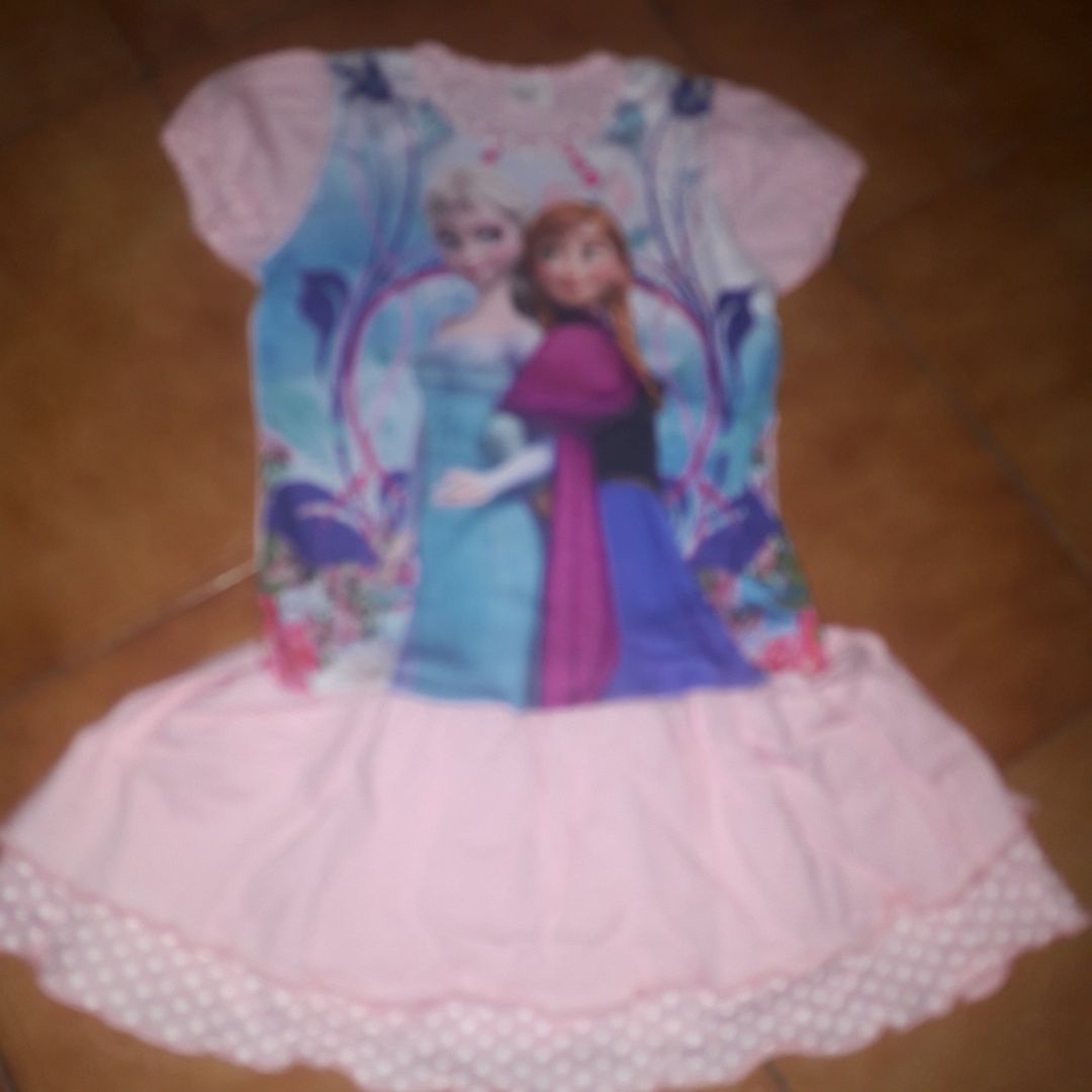 Vestidos da Frozen novos, tm 2-14 anos