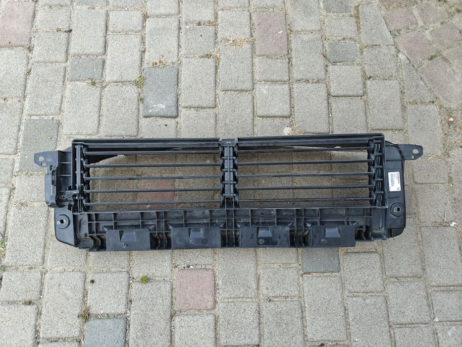 В наявності жалюзі верхні Volvo C40 XC40 RECHARGE оригінал xc-40