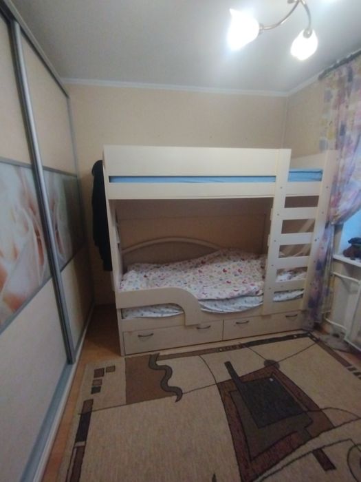 Двоярусна кровать