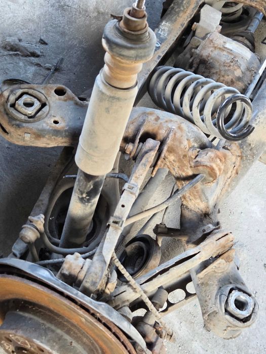 BMW 1 E87 E81 belka zawieszenia tył wahacz zwrotnica dyfer most półoś