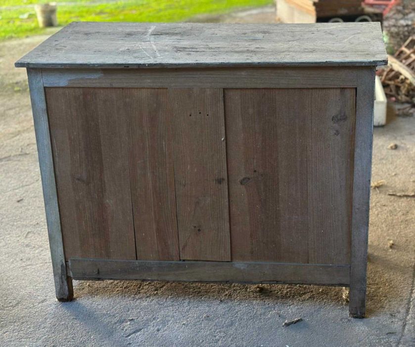 Vendo móvel muito antigo para recuperar!