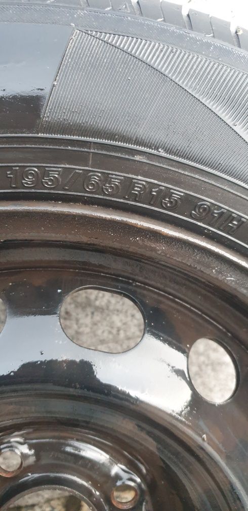 2 jantes com pneus 195/65/R15 com jantes
