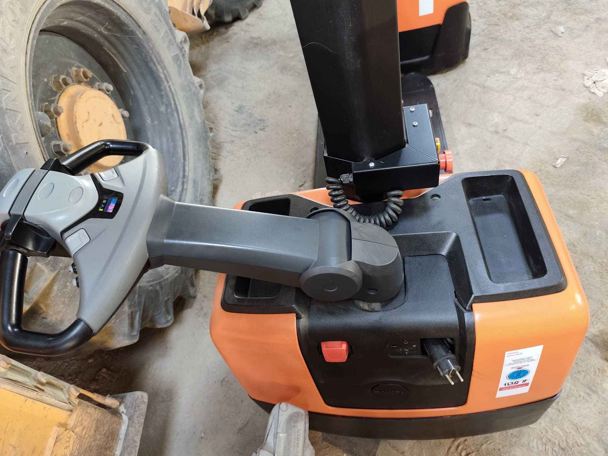 Stacker Empilhador p. paletes elétrico de 2019, Toyota, elevação 1.58m