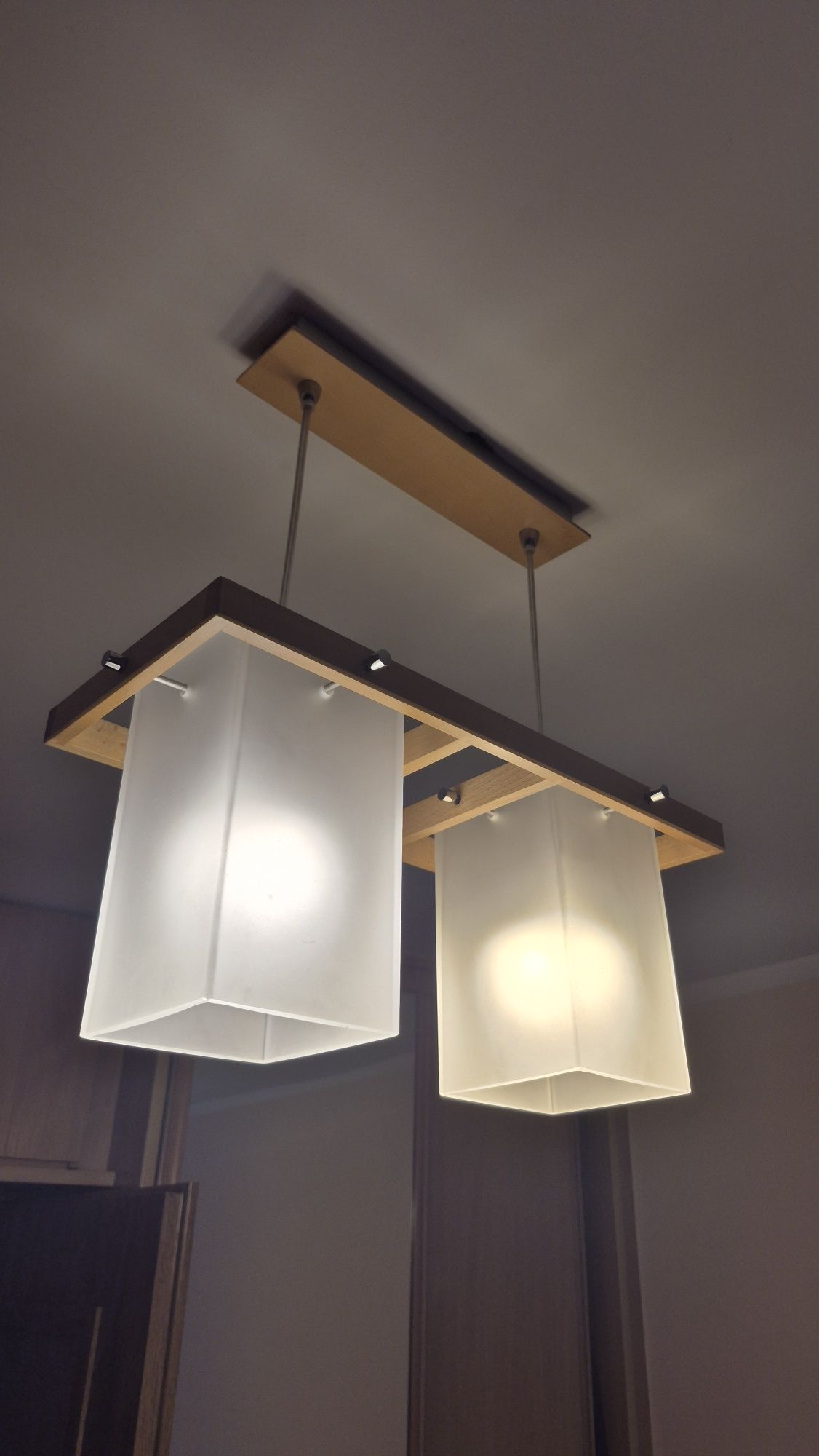 Lampa sufitowa, ładna, na 2 żarówki