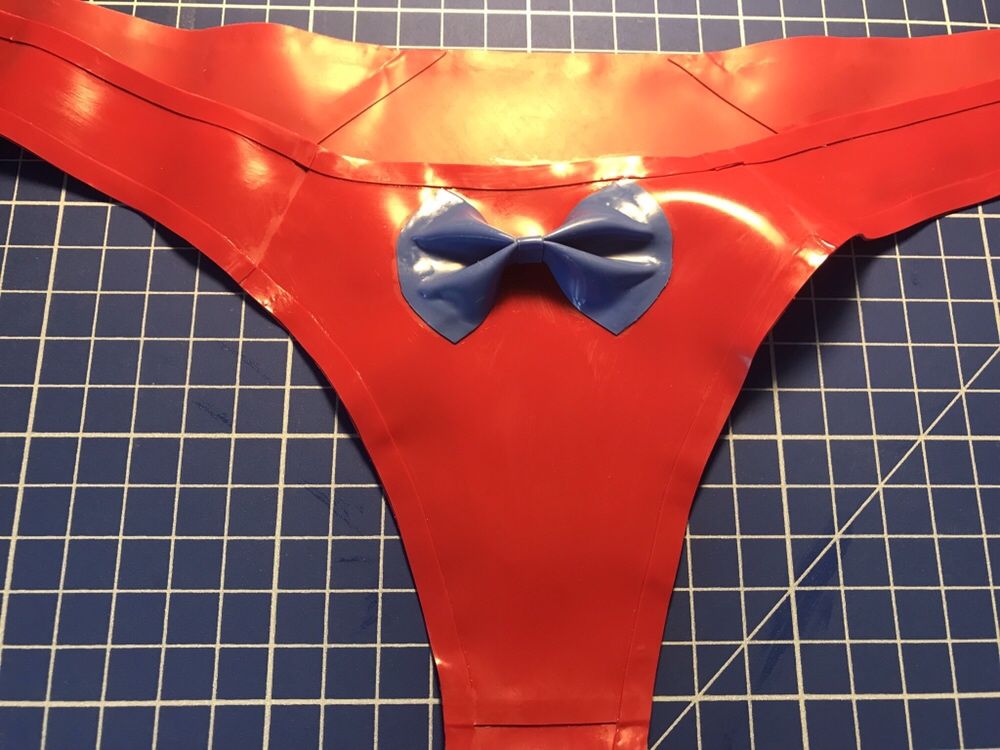 Stringi damskie Latex Lateks