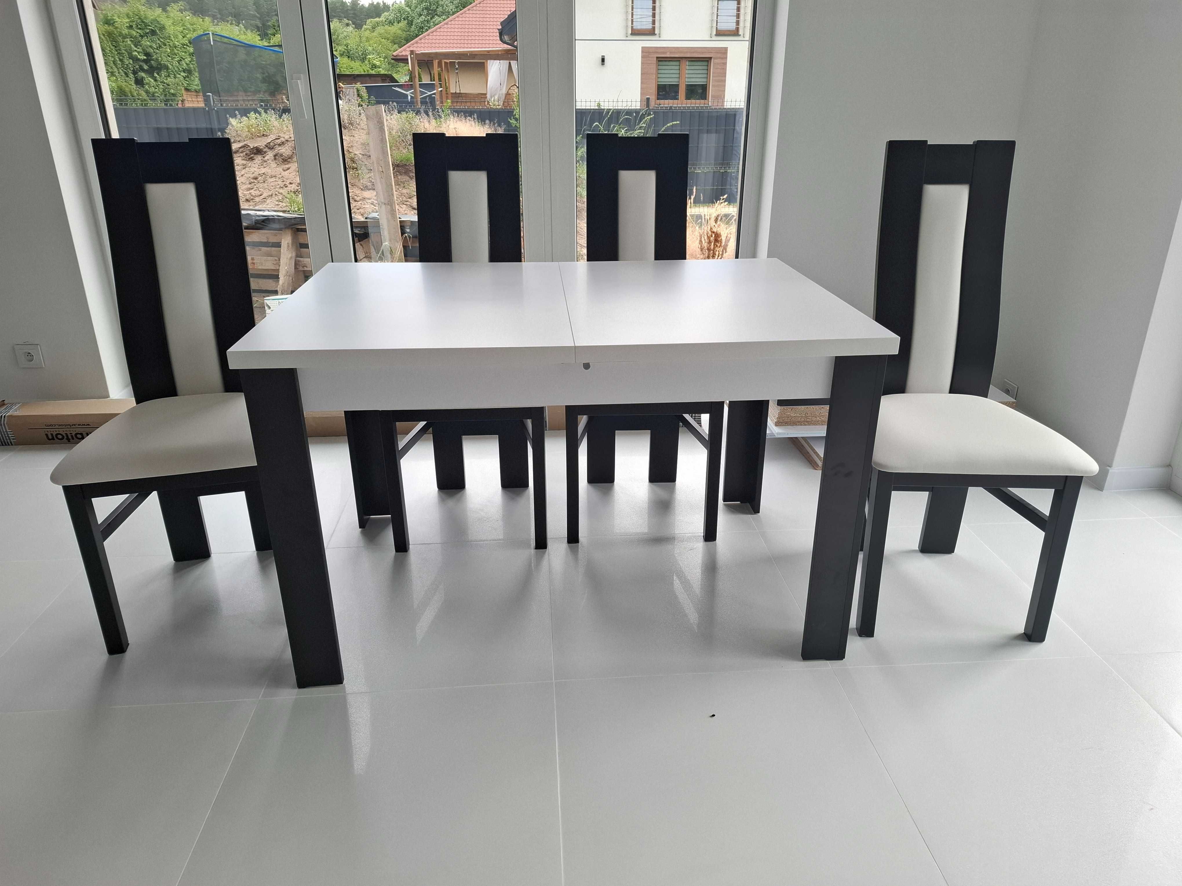 Stół + 4 drewniane krzesła do salonu