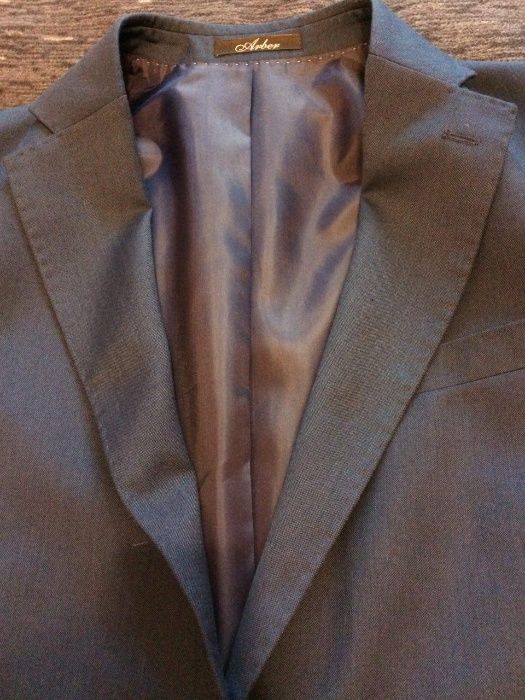 Чоловічий костюм в ідеальному стані