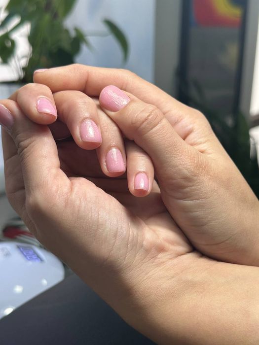 Запрошуємо  на комплексний манікюр до майстра для відпрацювання